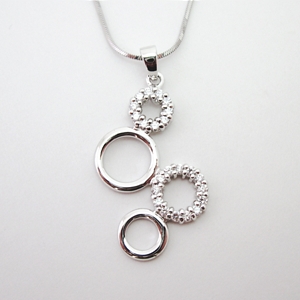 Shiny and Cubic Zirconia 4-Circle Pendant